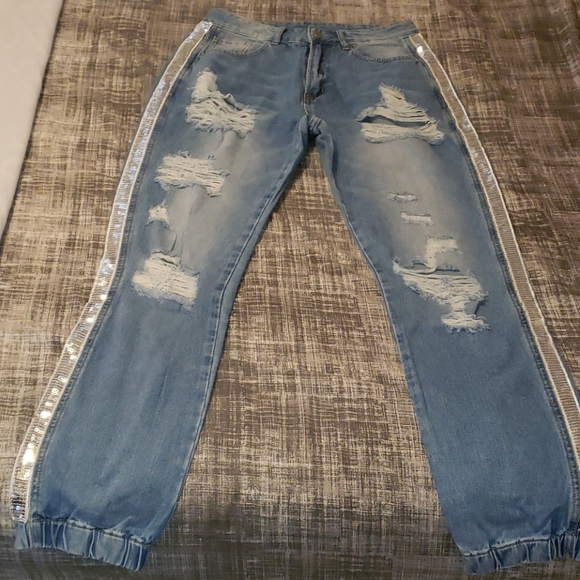 Gorgeous Bleach Wash Ripped Jeans - Picture 2 of 5